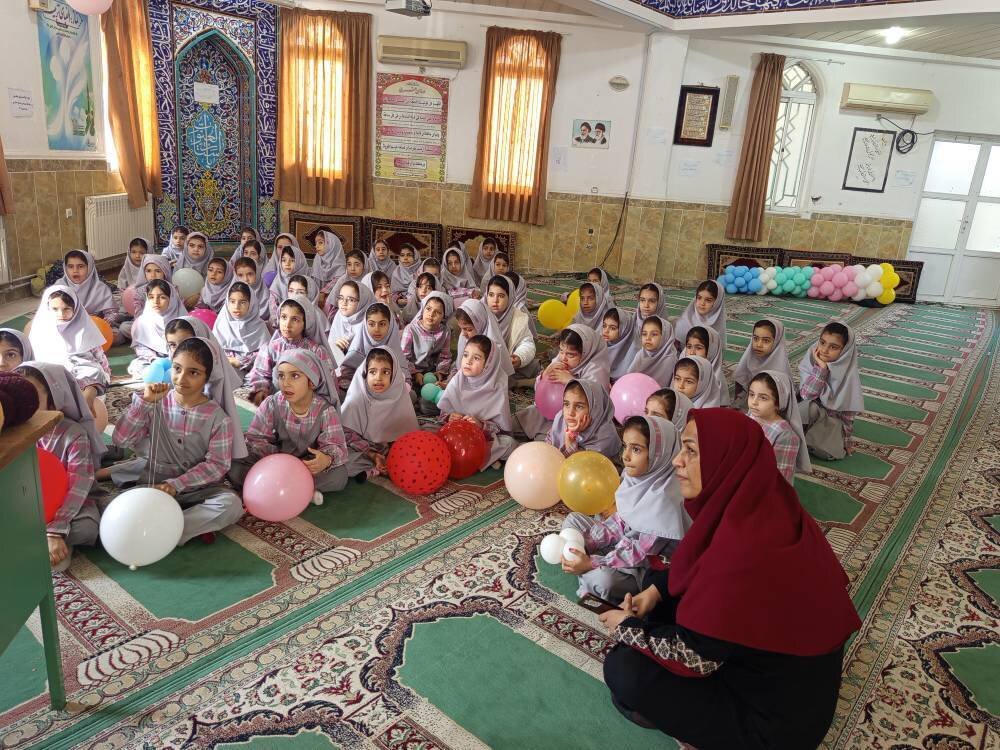 کتابخانه شهید کاکو جویبار با اجرای برنامه‌های شاد فرهنگی، میزبان دانش‌آموزان مدرسه علی‌اصغر فقیه شد