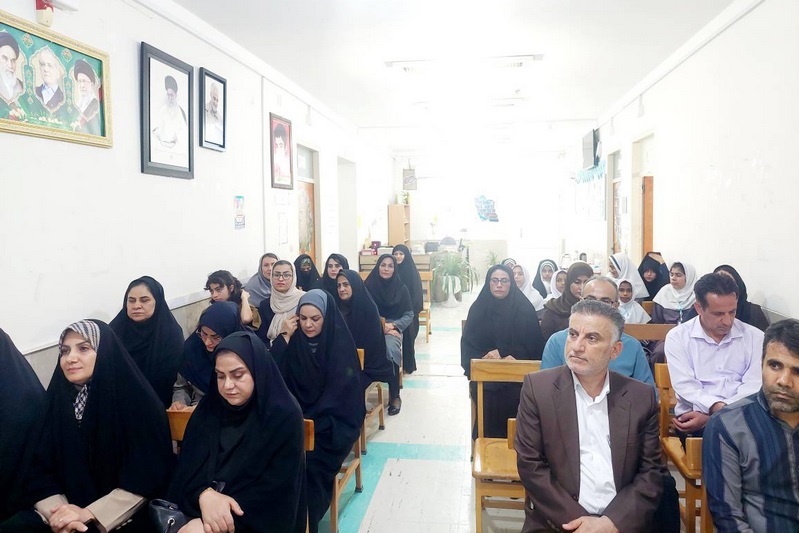 رونمایی از دو کتاب کودک نوشته مسئول کتابخانه عمومی بردستان