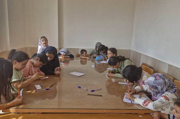 هفته ملی کودک در کتابخانه فخرآباد بجستان؛ از کارگاه مادر و کودک تا یادواره شهدای میناب