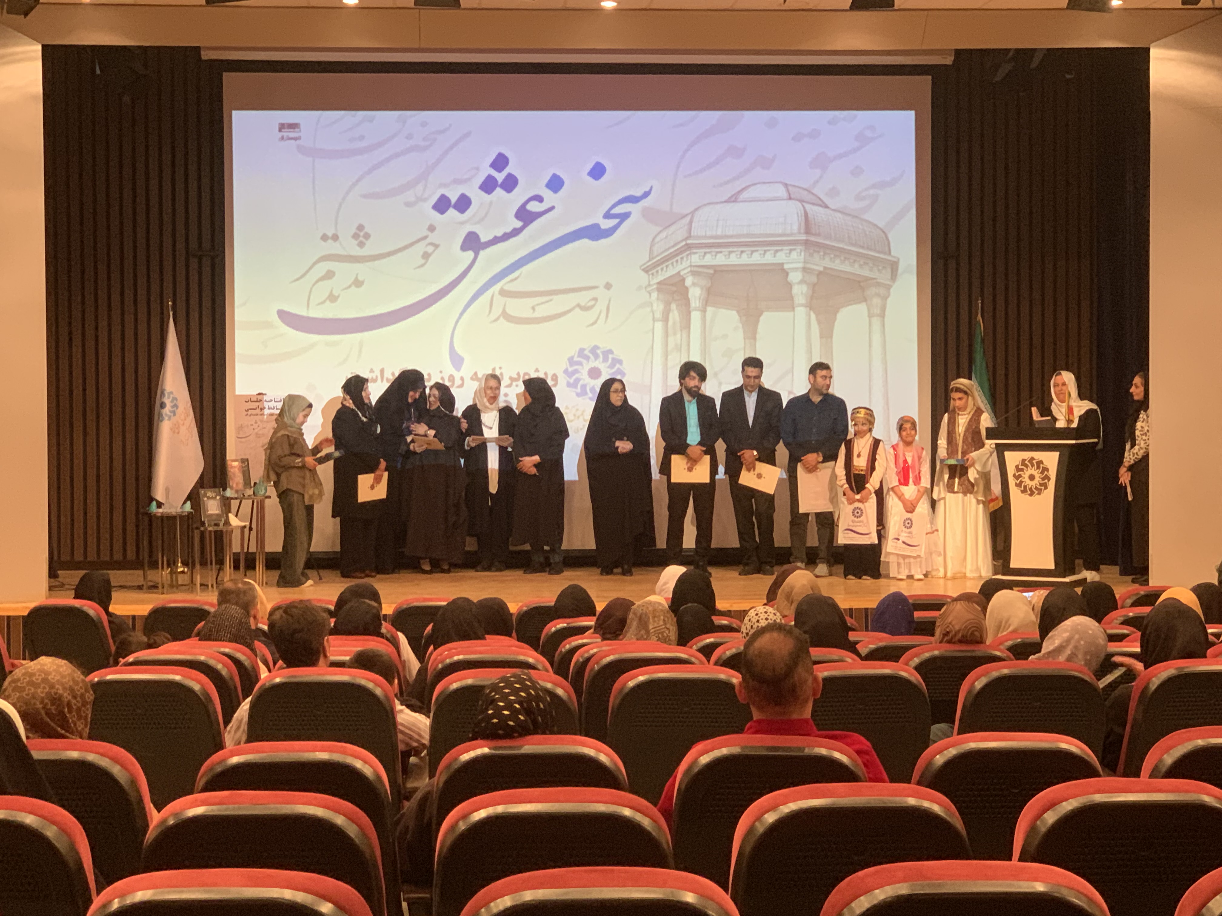 برگزاری ویژه‌برنامه «سخن عشق» در کتابخانه شهید آیت الله خامنه‌ای استان قم