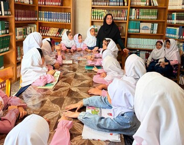 بازدید دانش‌آموزان دبستان مهدوی از کتابخانه باقرالعلوم نکا