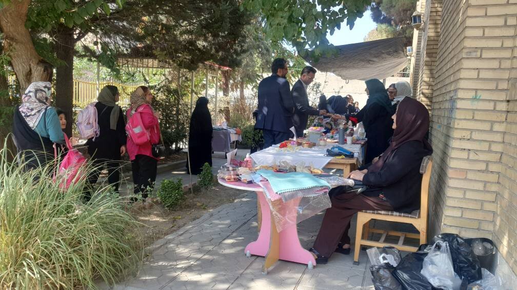 کتابخانه علامهحلی کرج میزبان نمایشگاه صنایعدستی و دستاوردهای کسبوکارهای خانگی شد