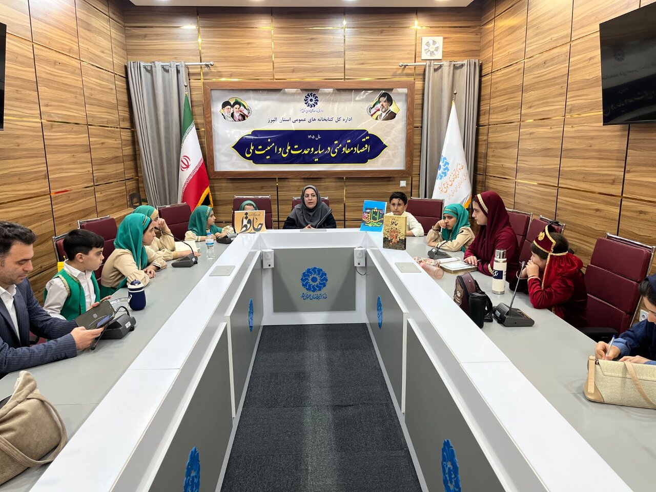 طنین شعر و عطر غزل در بزرگداشت حافظ در کتابخانه علامه حلی کرج پیچیده شد