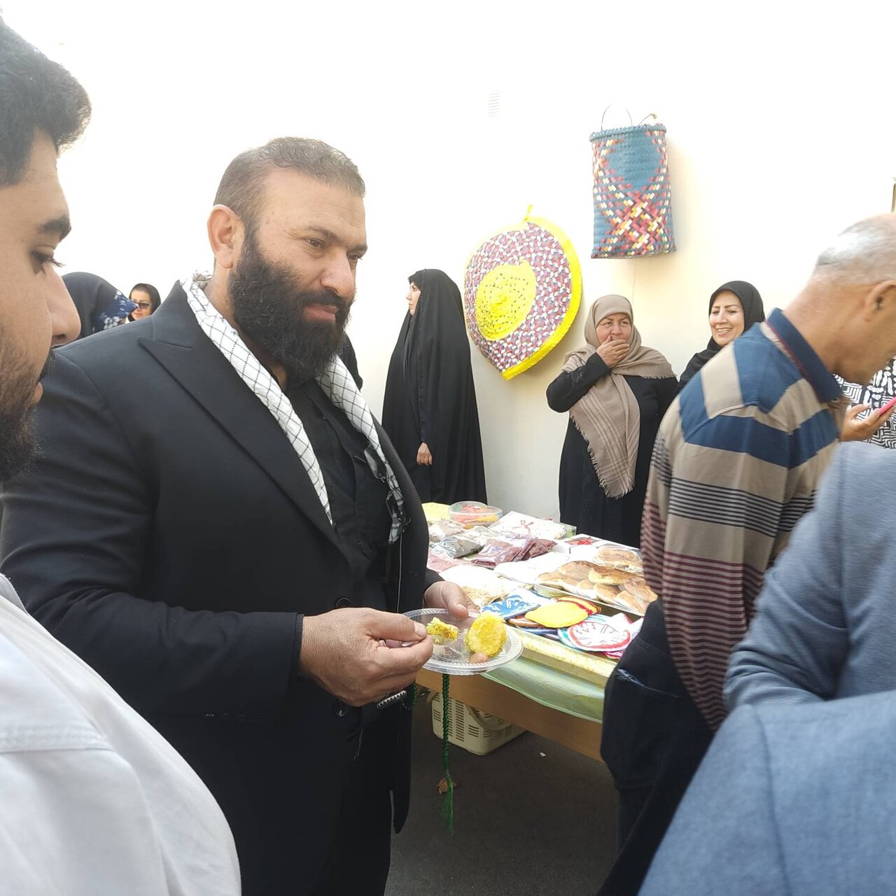 همافزایی فرهنگ کتابخوانی و حمایت از مشاغل خرد در جشنواره غذا و نان کتابخانه نیکدهقان
