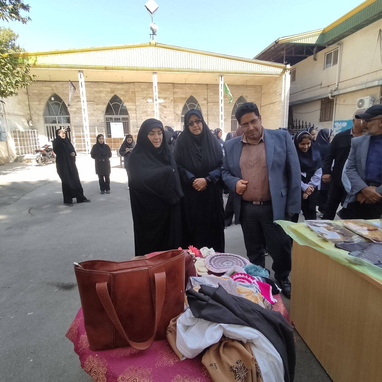 هم‌افزایی فرهنگ کتابخوانی و حمایت از مشاغل خرد در جشنواره غذا و نان کتابخانه نیک‌دهقان