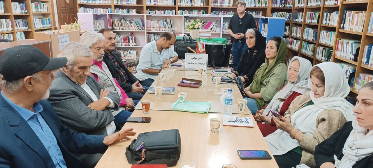 محفل ادبی «چکامه» در کتابخانه عمومی شهید ثالث به استقبال شعر و اندیشه حافظ رفت