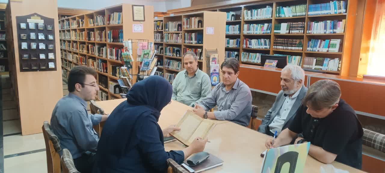 محفل ادبی «چکامه» در کتابخانه عمومی شهید ثالث به استقبال شعر و اندیشه حافظ رفت