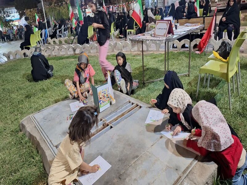برپایی میز خدمت فرهنگی کتابخانه شهید مطهری گز شهرستان شاهین‌شهر و میمه در تجمعات شبانه مردمی