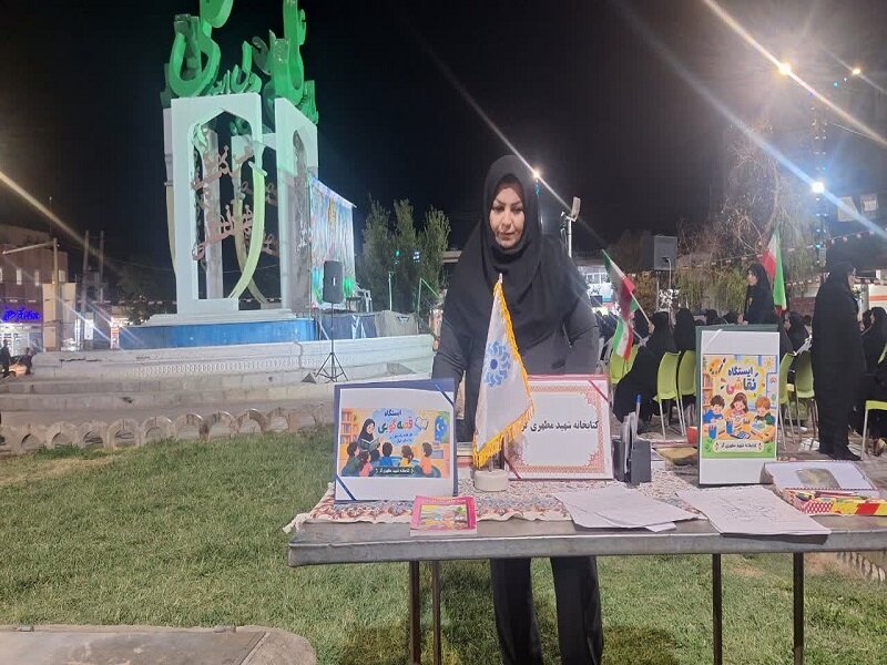 برپایی میز خدمت فرهنگی کتابخانه شهید مطهری گز شهرستان شاهینشهر و میمه در تجمعات شبانه مردمی