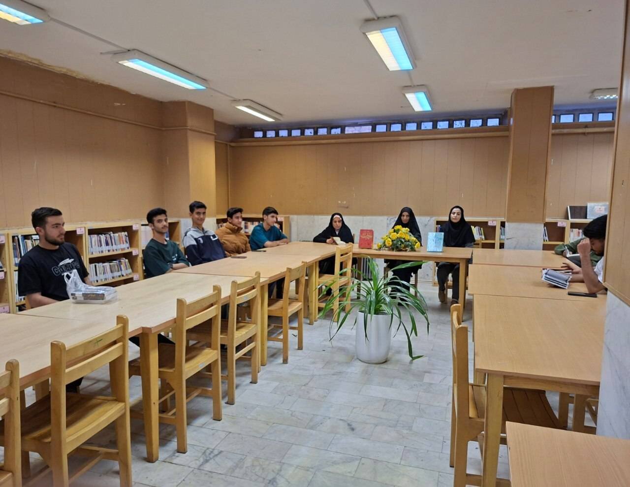 برگزاری ویژهبرنامه «سرو چمان» در کتابخانه عمومی ولیعصر (عج) سلطانیه