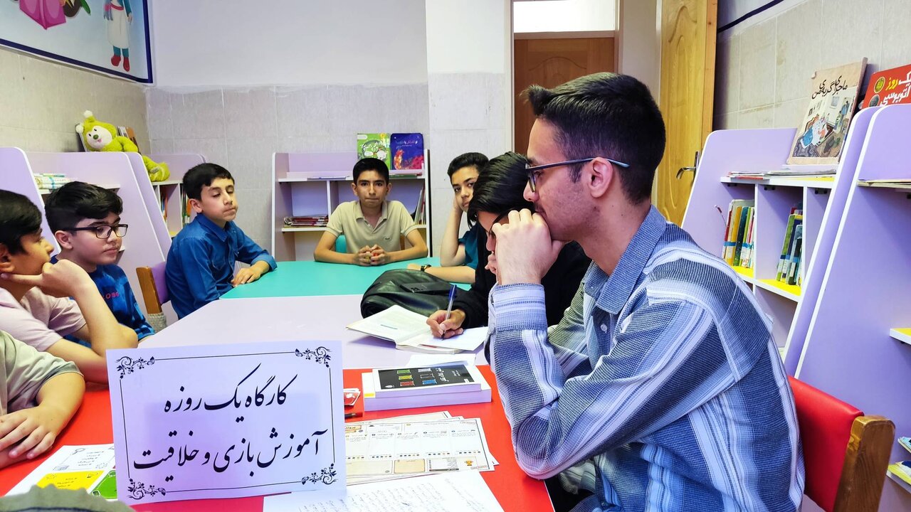 برگزاری کارگاه «آموزش بازی و خلاقیت» در کتابخانه عمومی فجر شهرستان خدابنده