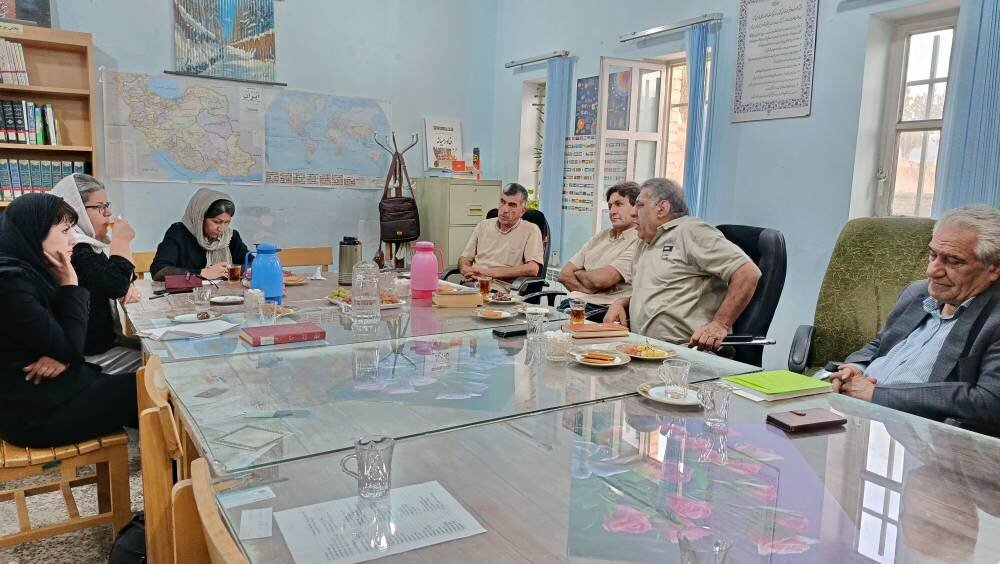 برگزاری نشست بزرگداشت حافظ در کانون ادبی قاش مستان کتابخانه عمومی شهر سی‌سخت