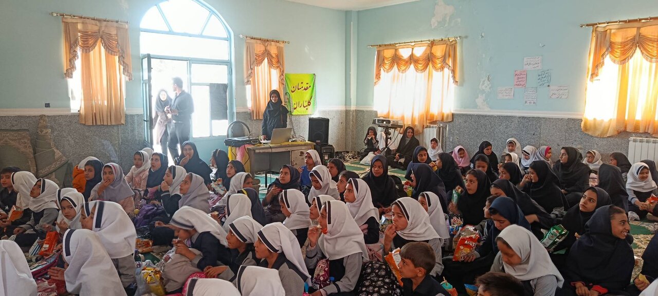 پیوند سینما و کتابخوانی در مدرسه علامه طباطبایی روستای آورزمان