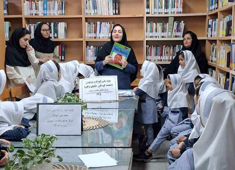 جشن آشنایی با کتاب و کتابخانه و کارگاه «کودک دانا، لبخند زیبا» در زیرآب برگزار شد