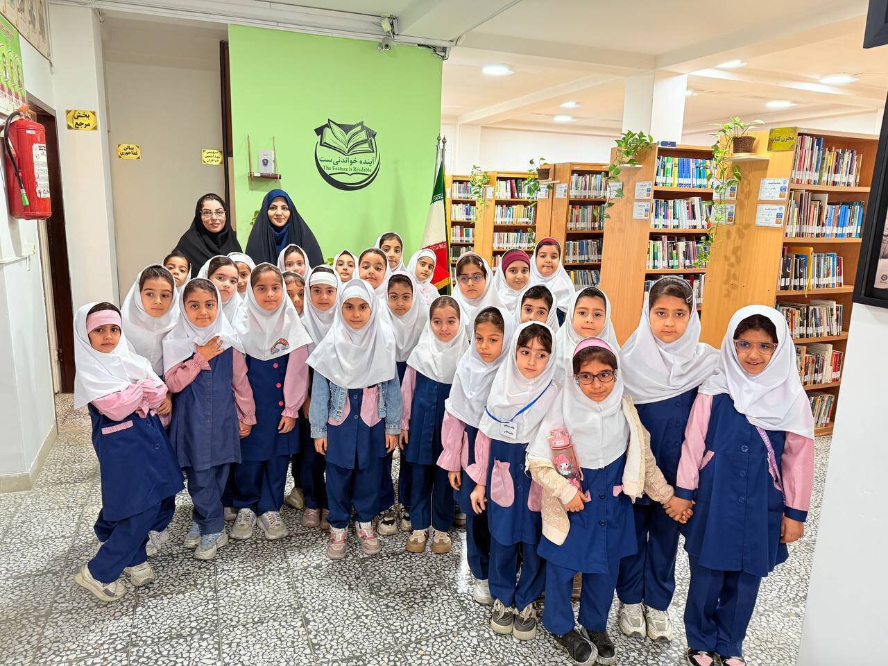 دانشآموزان دبستان مهدوی از کتابخانه باقرالعلوم نکا بازدید کردند