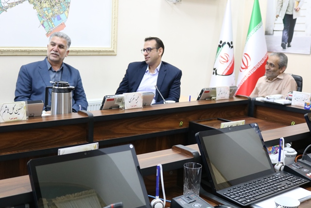 تصویب طرح «گذر کتاب» و زیباسازی محوطه بیرونی کتابخانه مرکزی سمنان در کمیسیون عمران شورای شهر