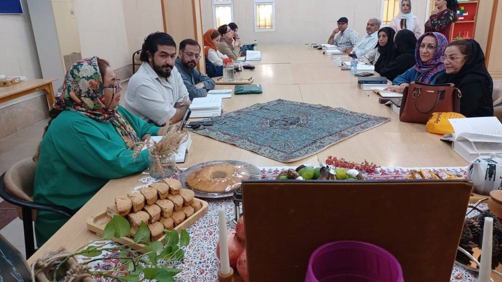 برگزاری آیین بزرگداشت روز حافظ و محفل شعرخوانی در کتابخانه عمومی شهید حدادعادل آبادان