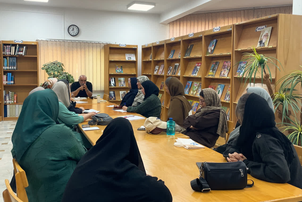 مهارت‌آموزی بانوان اراکی در کتابخانه حجت‌الاسلام میرجعفری