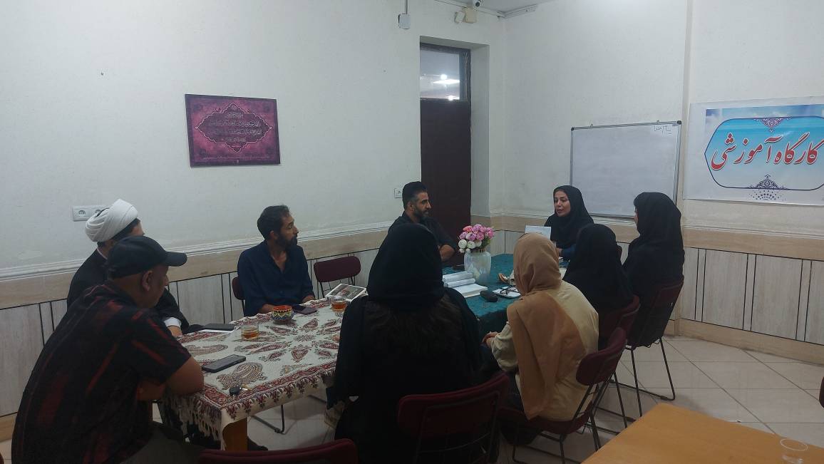 نشست محفل ادبی «مدقلم» در کتابخانه شهید اندرزگو بندر امام خمینی (ره) برگزار شد