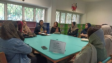 برگزاری کارگاه آموزشی «روان‌درمانی کودکان وابسته به گوشی و فضای مجازی» در کتابخانه عمومی شهید امینی سقز