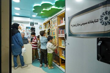 کاروان دانایی در کوچه‌های شهر؛ خدمات‌رسانی کتابخانه سیار شماره ۳ زنجان