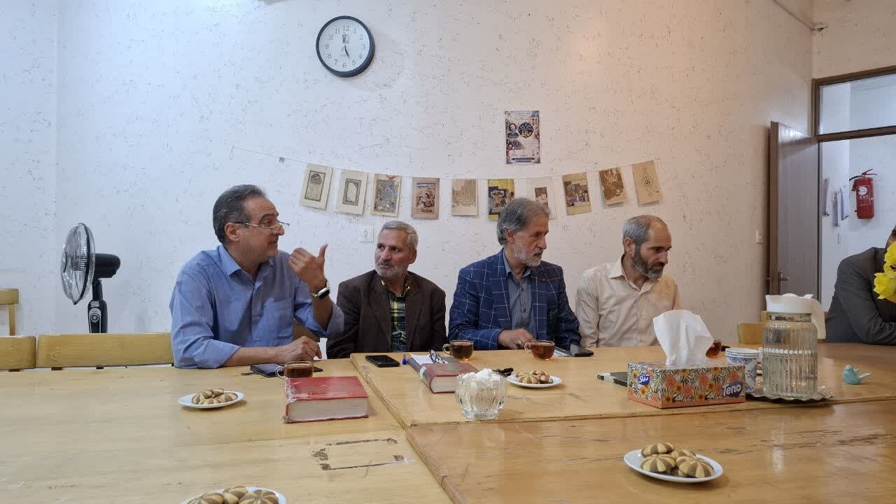 برگزاری محفل ادبی بزرگداشت حافظ در کتابخانه عمومی شهید مرتضی آوینی سجزی شهرستان کوهپایه