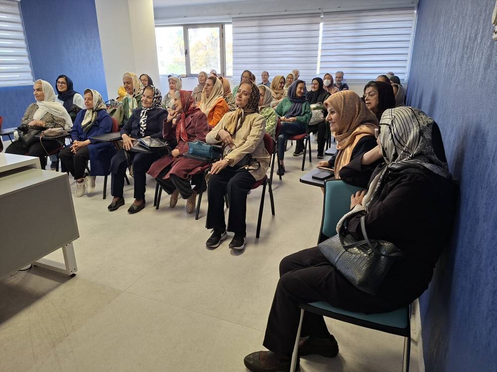 برگزاری «نشست آگاهی‌بخشی سلامت» ویژه سالمندان در کتابخانه مرکزی رشت