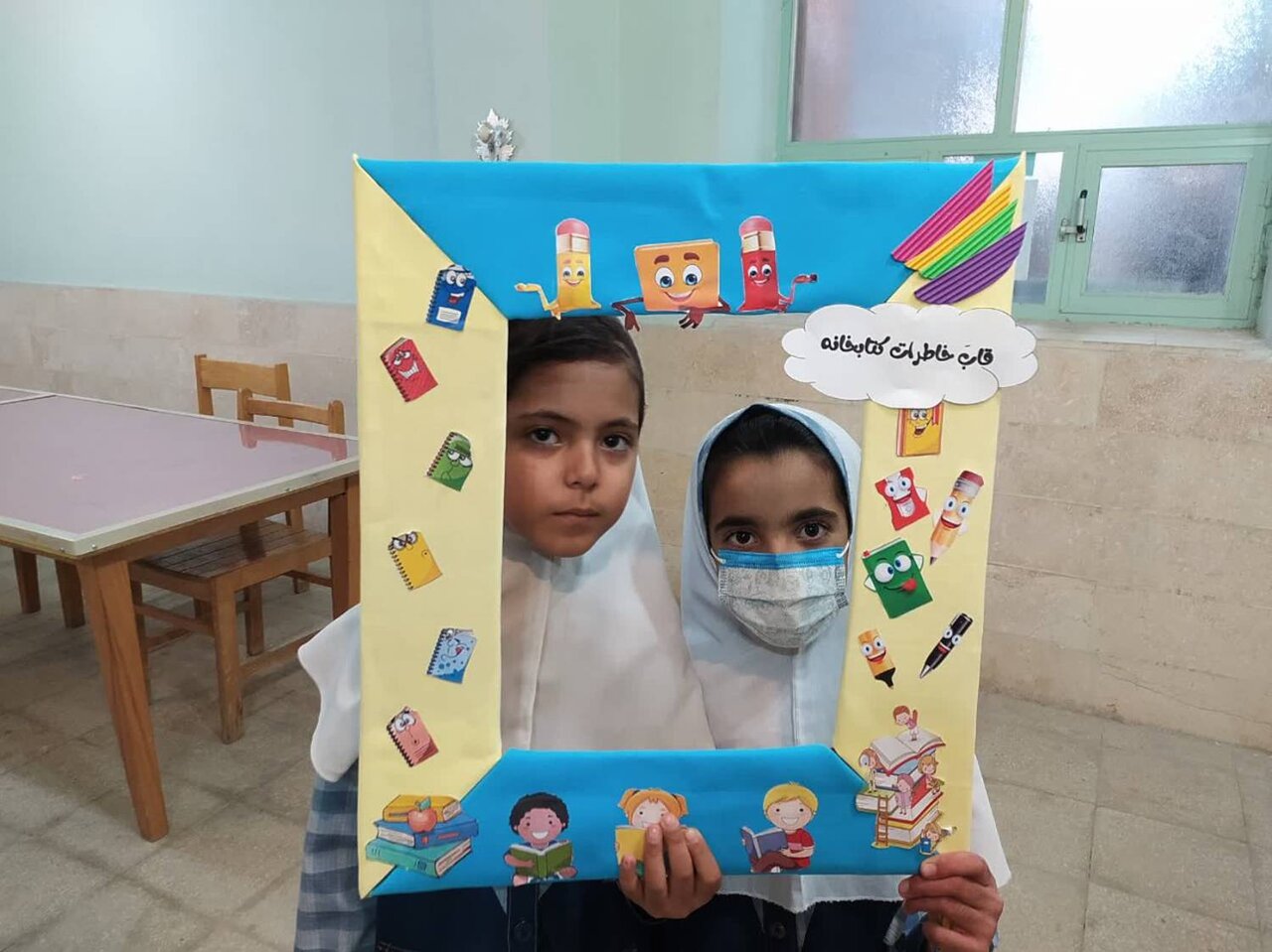 دانش‌آموزان پایه دوم در کتابخانه حضرت سیدالشهدا (ع) با دنیای کتاب آشنا شدند