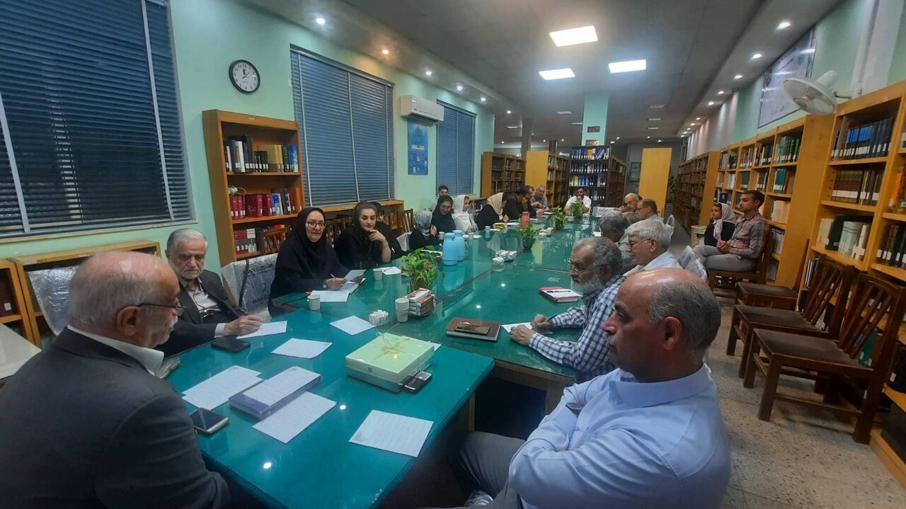 محفل ادبی کتابخانه آیت‌الله فاضل اردکان به عطر غزل‌های حافظ آراسته شد