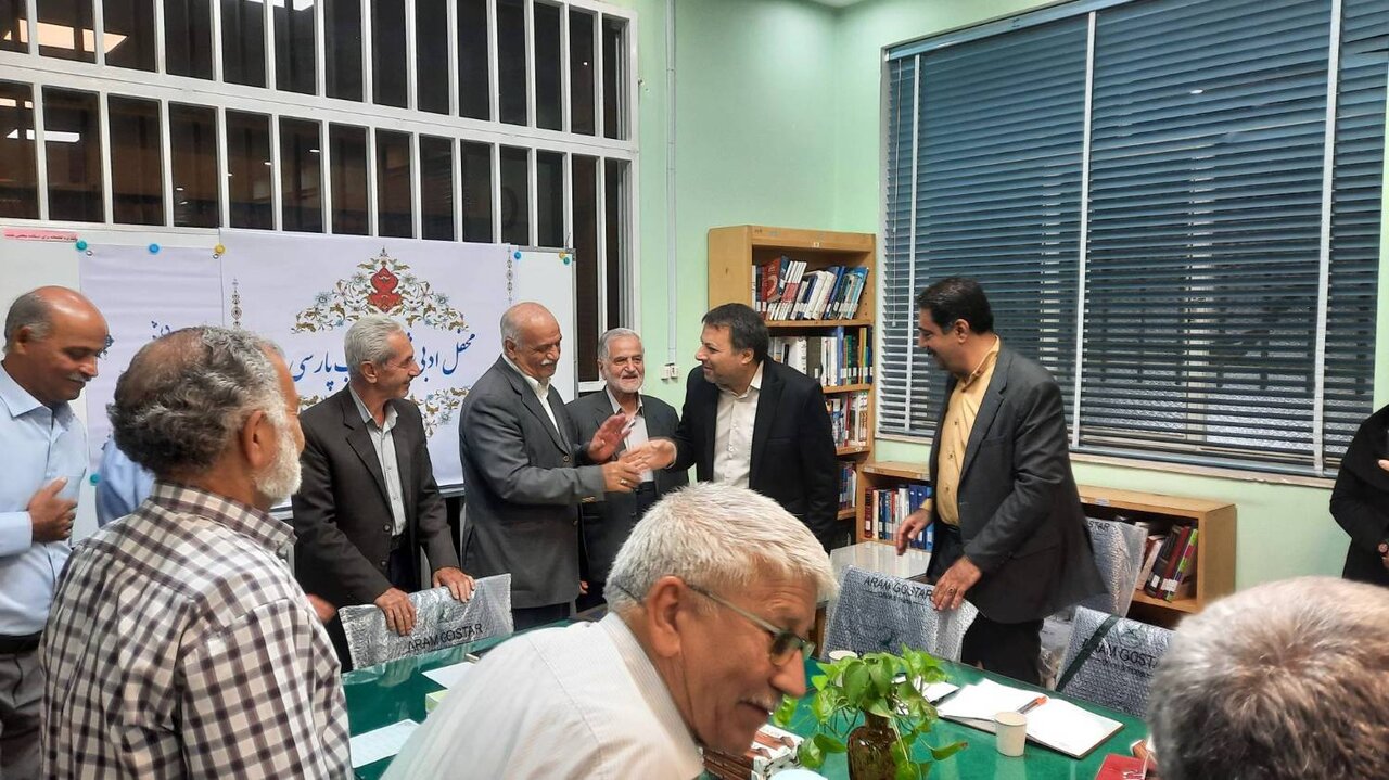 محفل ادبی کتابخانه آیتالله فاضل اردکان به عطر غزلهای حافظ آراسته شد