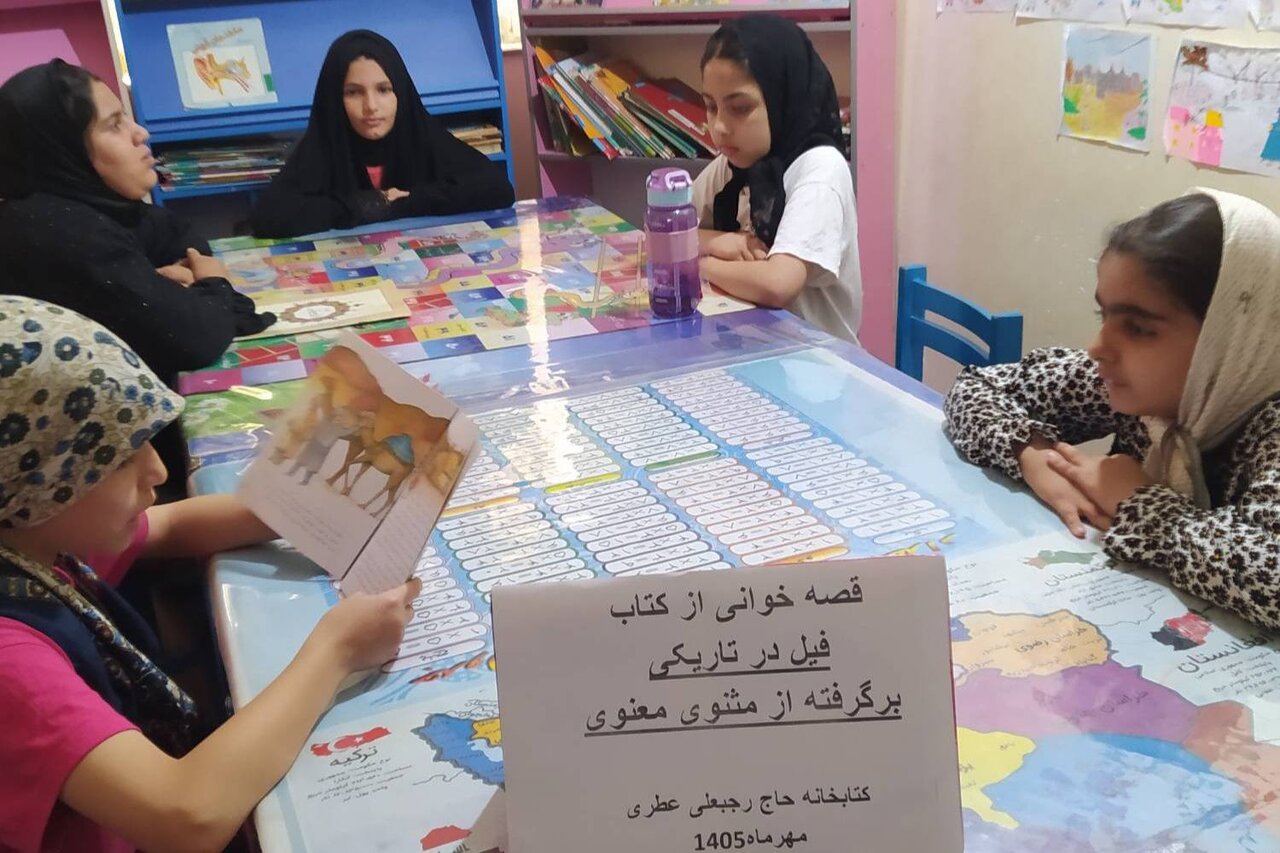 کتابخانه حاج رجبعلی عطری با قصهگویی و کارگاه کاردستی میزبان کودکان شد