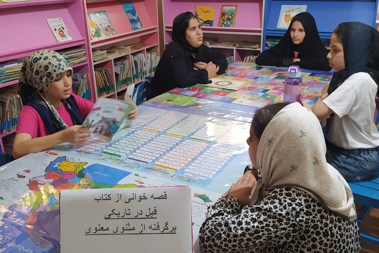 کتابخانه حاج رجبعلی عطری با قصهگویی و کارگاه کاردستی میزبان کودکان شد