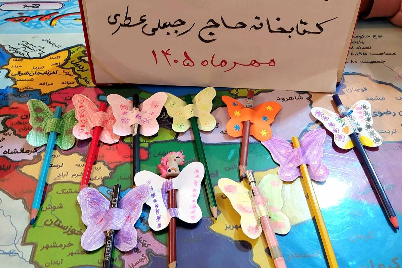 کتابخانه حاج رجبعلی عطری با قصهگویی و کارگاه کاردستی میزبان کودکان شد