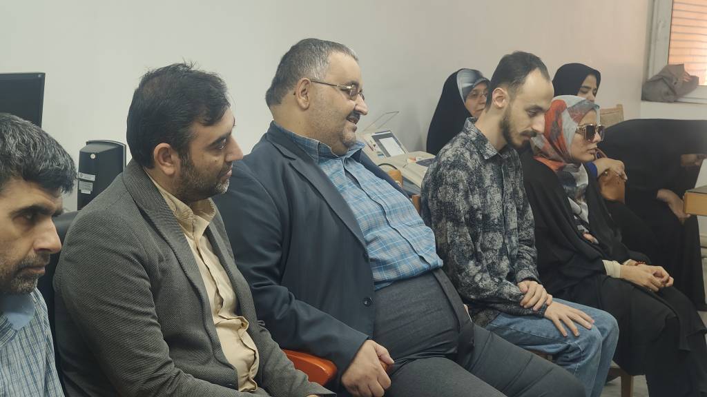 آیین گرامیداشت روز جهانی عصای سفید در کتابخانه شهید آیت الله خامنه‌ای قم برگزار شد