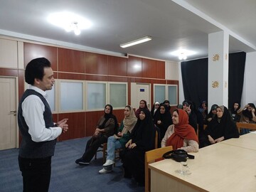 سمینار آموزشی «مهارت ساختن زندگی شاد» در کتابخانه شهید رضا کاکو جویبار