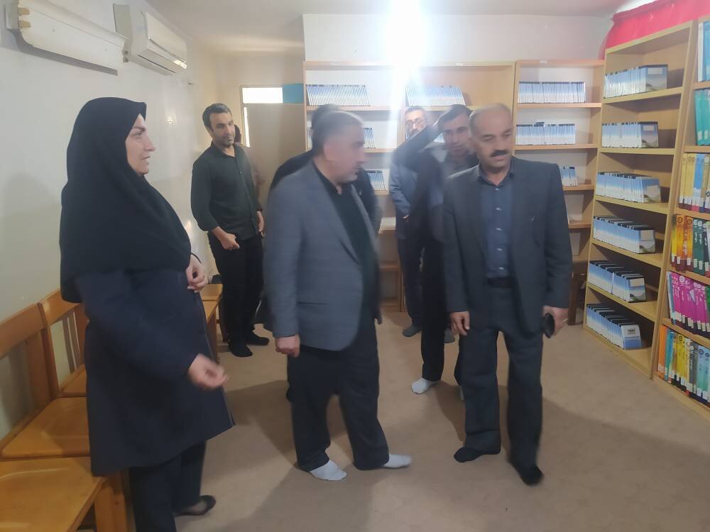 بازدید رئیس و اعضای شورای شهر بهشهر از بخش نابینایان کتابخانه شهید هاشمی‌نژاد