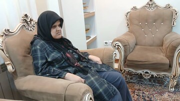 طنین شعر در قاب روشن امید؛ شعرخوانی عضو روشندل کتابخانه علامه طباطبائی