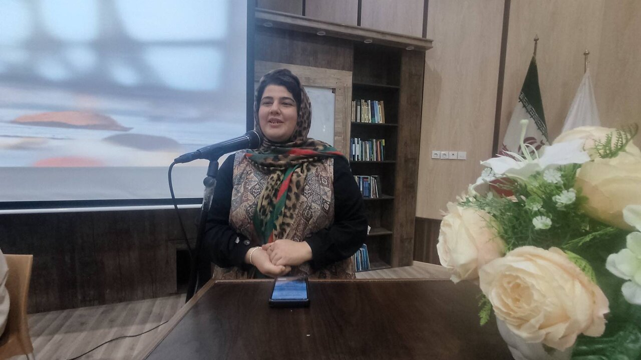 آیین رونمایی از کتاب «گزین گویههای عمو رمضون» در قائمشهر برگزار شد