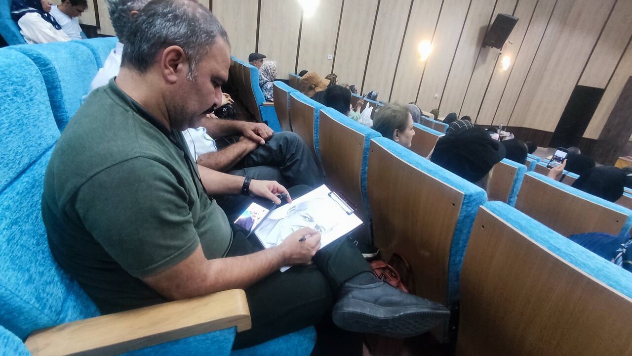 آیین رونمایی از کتاب «گزین گویههای عمو رمضون» در قائمشهر برگزار شد