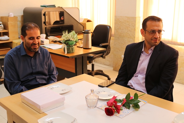 تجلیل مدیرکل کتابخانه‌های عمومی سمنان از کتابدار بخش نابینایان کتابخانه مرکزی