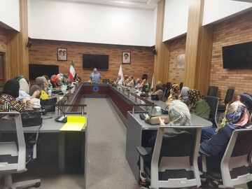 برگزاری آموزش مهارت‌های زندگی به سالمندان در کتابخانه مرکزی رشت