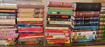 ۱۰۰ عنوان کتاب به کتابخانه عمومی رازی شریف‌آباد ابهر اهدا شد
