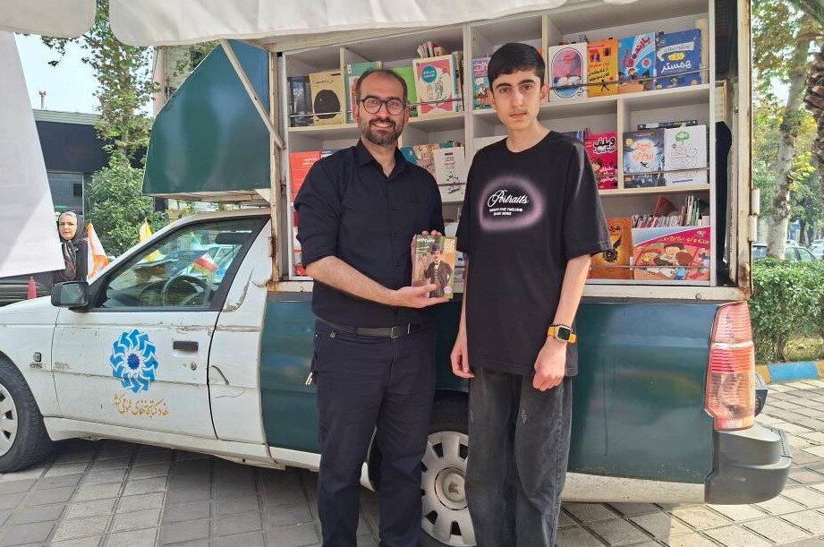 حضور کتابخانه سیار قاصدک رشت در نمایشگاه دستاوردهای نوین لجستیکی پستی استان گیلان