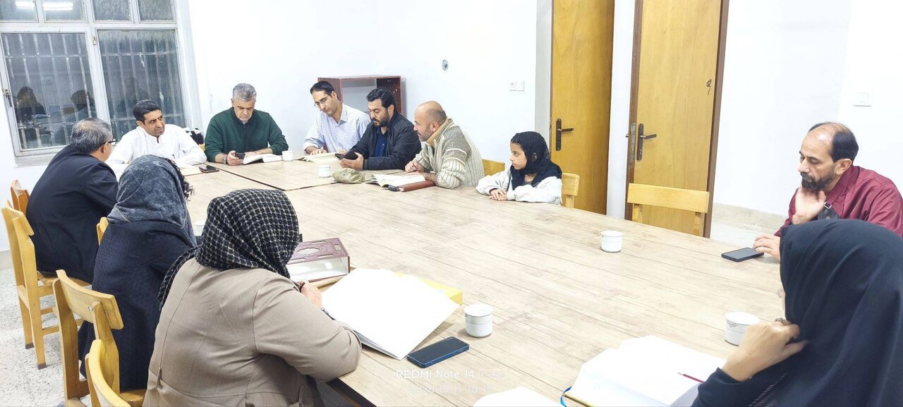 جمعخوانی داستان رستم و اسفندیار در محفل ادبی اشراق کتابخانه پیامبر اعظم (ص) گرمه