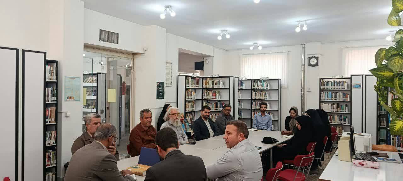 تأکید بر توسعه فعالیت‌های کتاب‌محور در جوکار و ازندریان