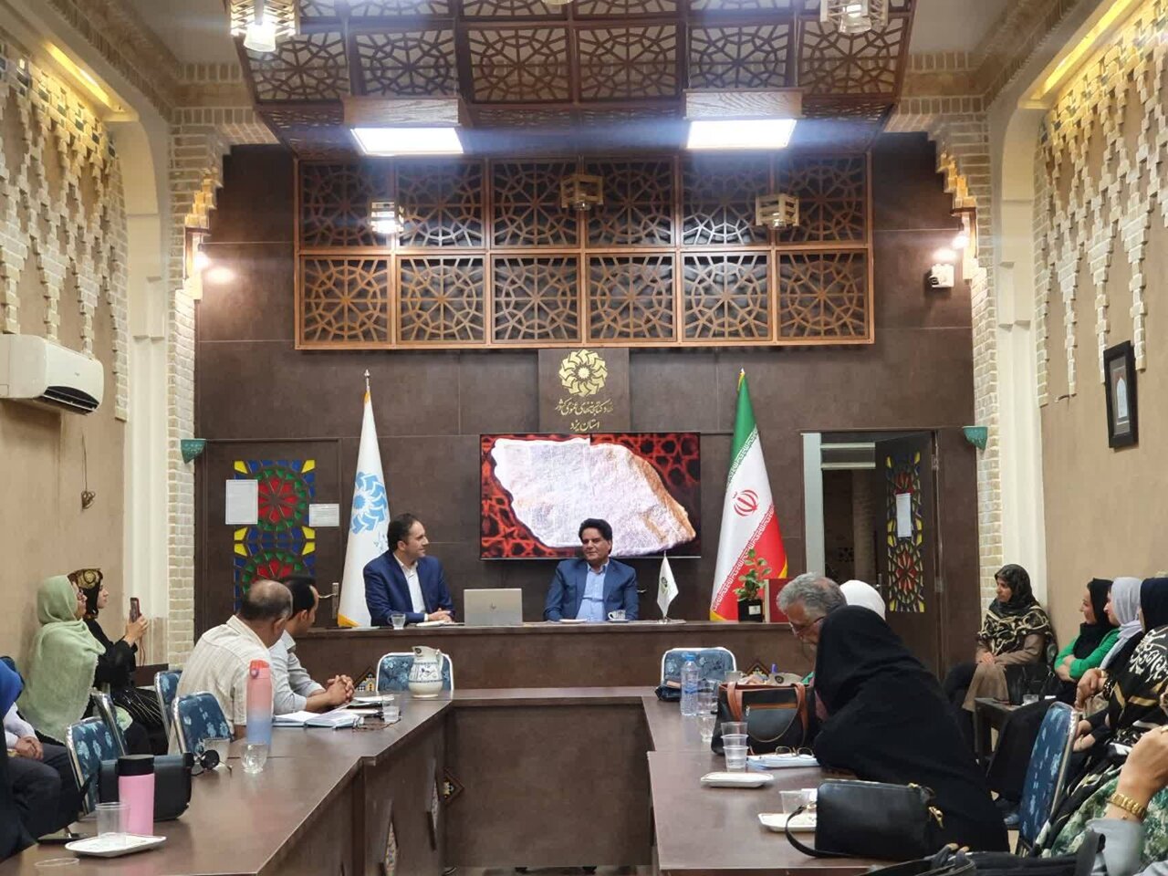 روایتگری کاتب نخستین قرآن سنگی جهان اسلام در کتابخانه فرخی یزدی یزد