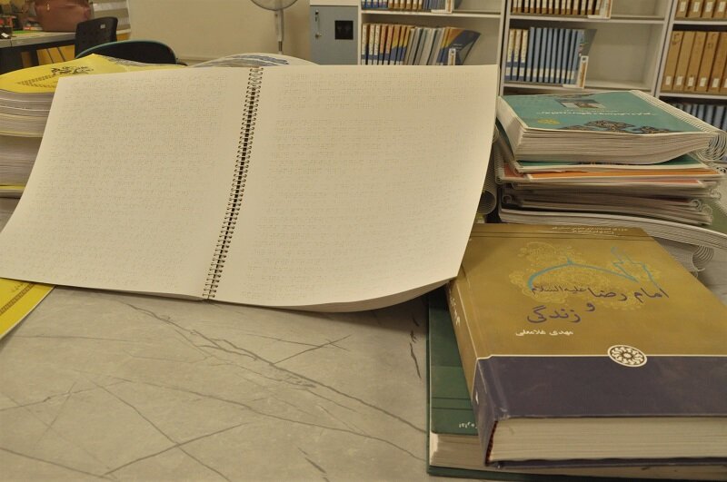 تقدیر از کتابدار بخش نابینایان کتابخانه مرکزی رشت