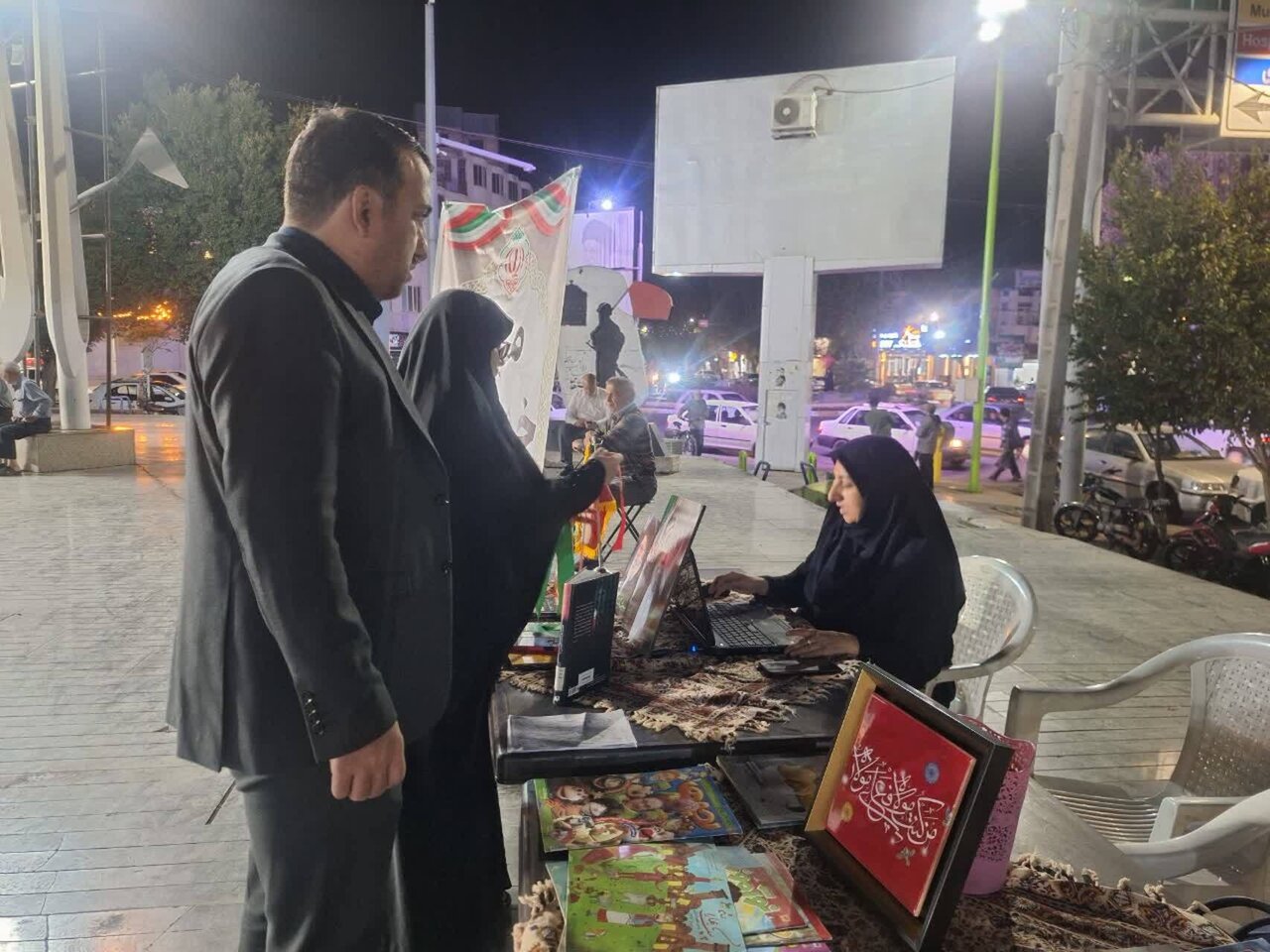برپایی میز خدمت در شهرستان لنجان همراه با پذیرش عضویت رایگان