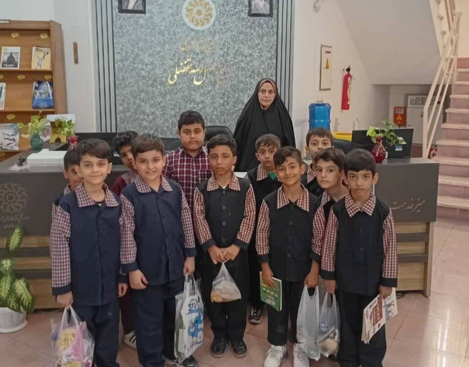 دانشآموزان بهشهری مهارتهای پژوهش و مطالعه را در طبیعت و کتابخانه آموختند