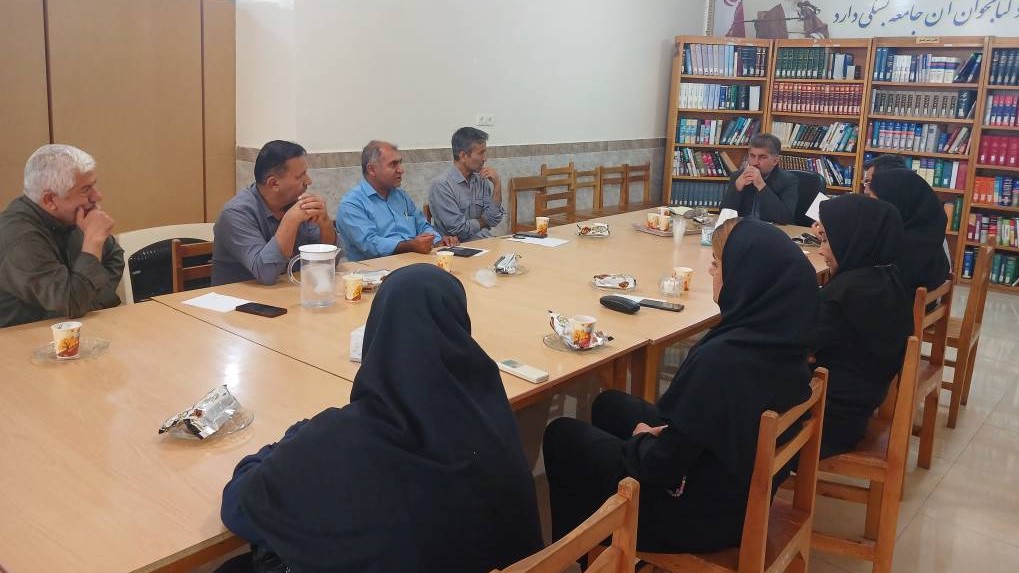 بررسی مسائل کتابخانهها و برنامهریزی هفته کتاب در جلسه شورای اداری باغملک